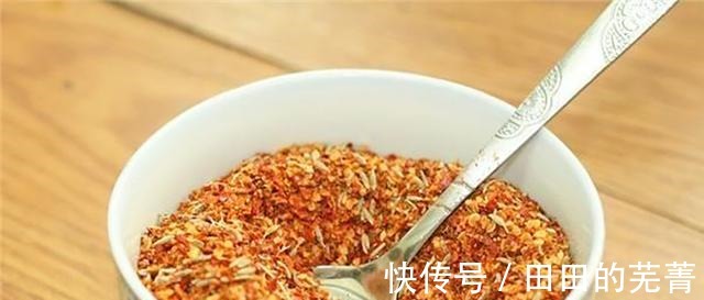 做法|做辣椒油时，谨记别直接淋油，大厨教你正确做法，辣椒又红亮又香！