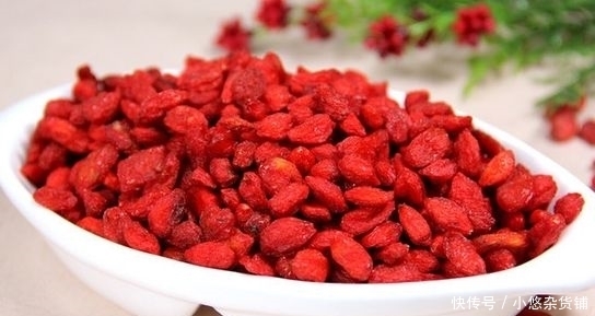 枸杞|枸杞和此物一起泡,每天一杯,血压降了,视力越来越好,皮肤细腻