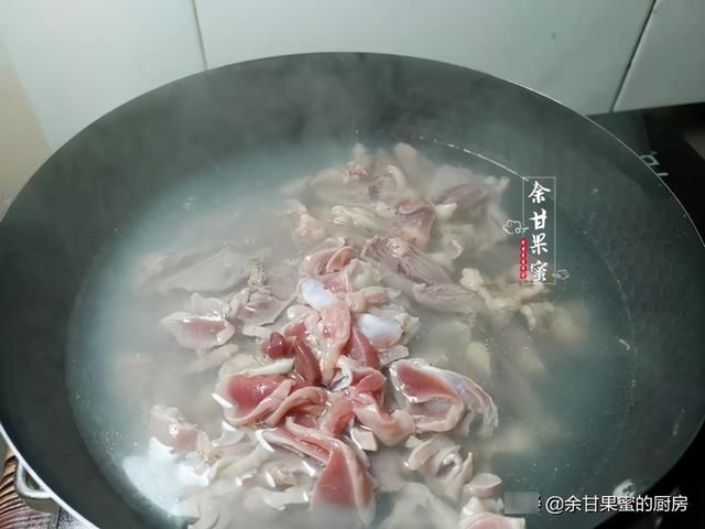  冲洗|家常炒鸡杂，注意这两步，出锅鲜脆爽口，咸鲜下饭