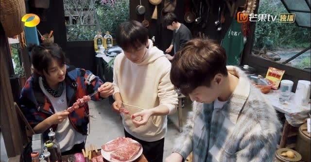 生產(chǎn)線 向往5:張藝興、彭昱暢、張子楓“牛肉串兒”生產(chǎn)線開工啦