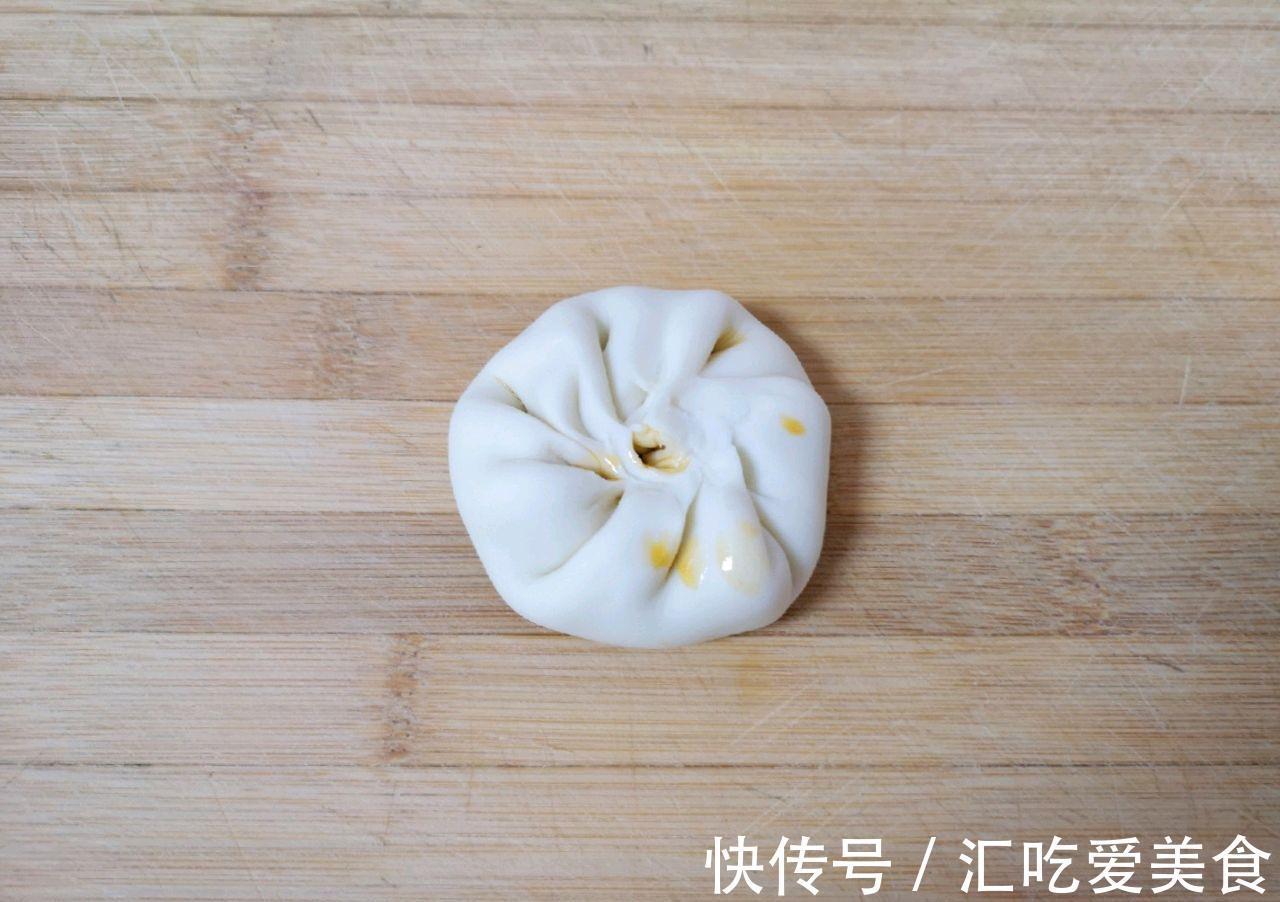 自制梅菜肉酱烧饼，在家也能吃到特色小吃，鲜香适宜，味道很棒