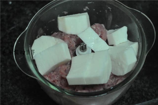 饺子|儿子三天两头要吃此早餐,平底锅一烙10分钟就上桌,解馋还顶饱