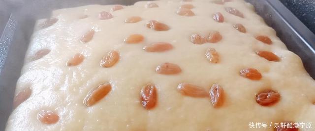 多吃粗粮好处多,用玉米面这样简单一做,无油无糖,吃着更健康