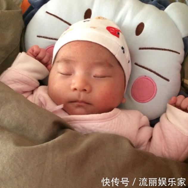 睡眠质量|宝宝多大时候才要用“枕头”很多父母用错,伤了孩子还不自知