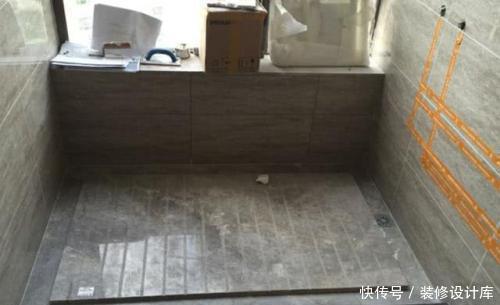 积水|卫生间地面不要做斜坡了,有钱人都设计这种代替,下水快又防滑