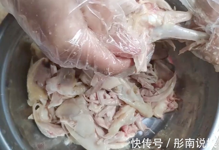 美味|鸡腿最简单的吃法，香辣美味，肉质软嫩，是一道不错的小凉菜