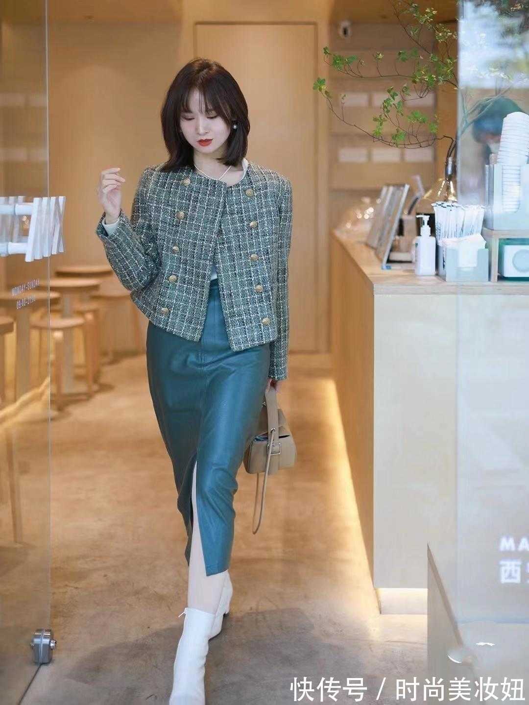 女生们|160的小个子,建议多穿“短外套+半身裙”,显高又提升气质