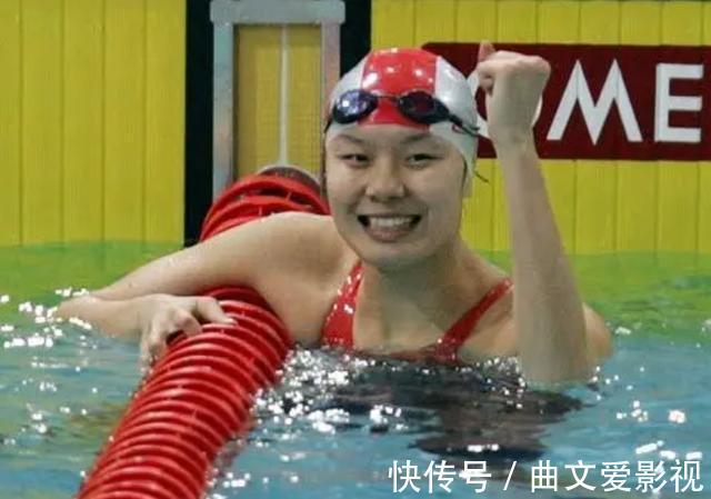 岳父母|游泳名将周雅菲:嫁给中国男篮莫科,同他一起当他前妻父母的孩子