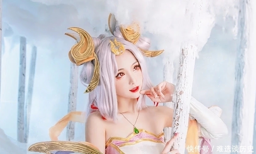 大学生cos|大学生cos嫦娥,仙女下凡,这双光脚丫,有谁扛得住?