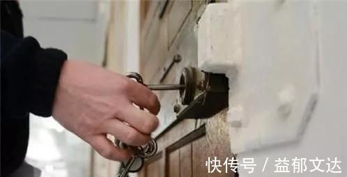 开发商|装修要不要换掉开发商的门窗?总以为自己做对了,入住才知吃大亏