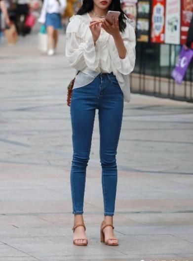 仿佛|彩色裹胸上衣,搭配牛仔裤,减龄显瘦,仿佛回到20岁