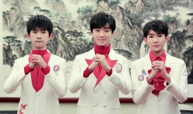 央视春晚亮点多：周杰伦撞脸陈赫，韩红酷似刘欢，倪妮最吸睛