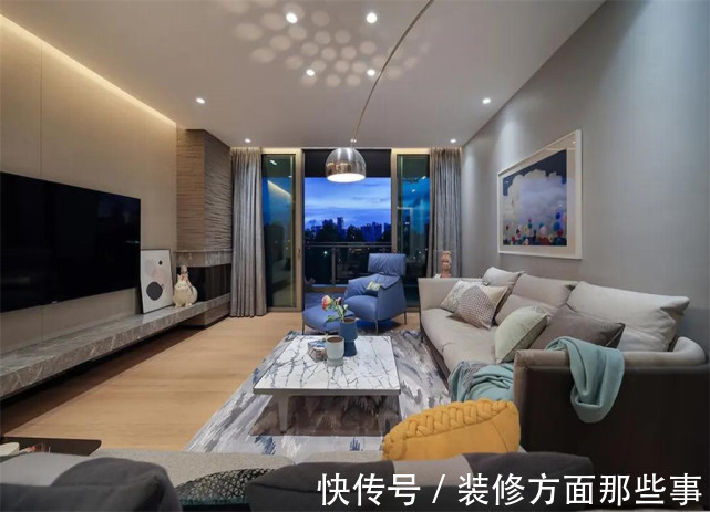 装修|134平现代简约风三居室，大理石的悬空电视柜装饰画很有特色