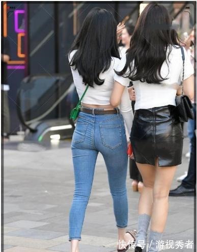 紧身衣 与高腰牛仔裤搭配的是紧身针织衫,设计独特,很庄重!