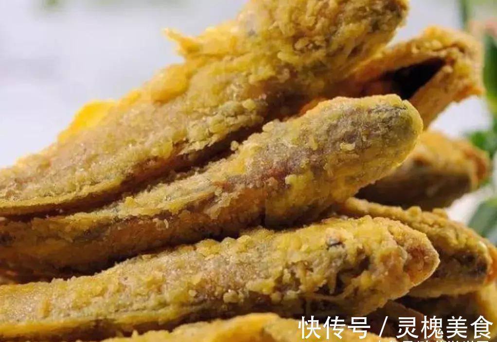 炸鱼时用淀粉还是面粉？大厨教你正确方法，鱼肉又酥又嫩超好吃！