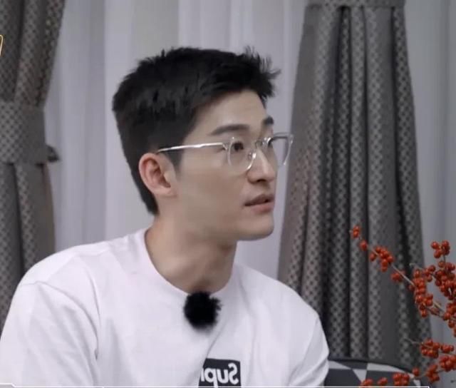 张翰实习生入职第一天丢包又迟到？董明珠却说：我看好她！