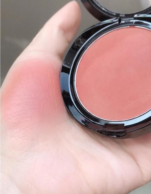 粉质|贫民窟女孩也买得起的平价腮红,衬气色还显脸小,真香!
