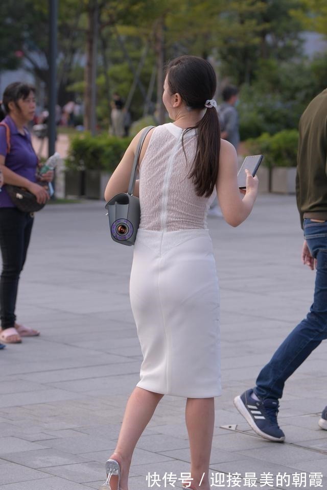 连衣裙 清新洒脱的连衣裙穿搭尽显自然的洒脱,有型有款的身姿,搭配舒适!