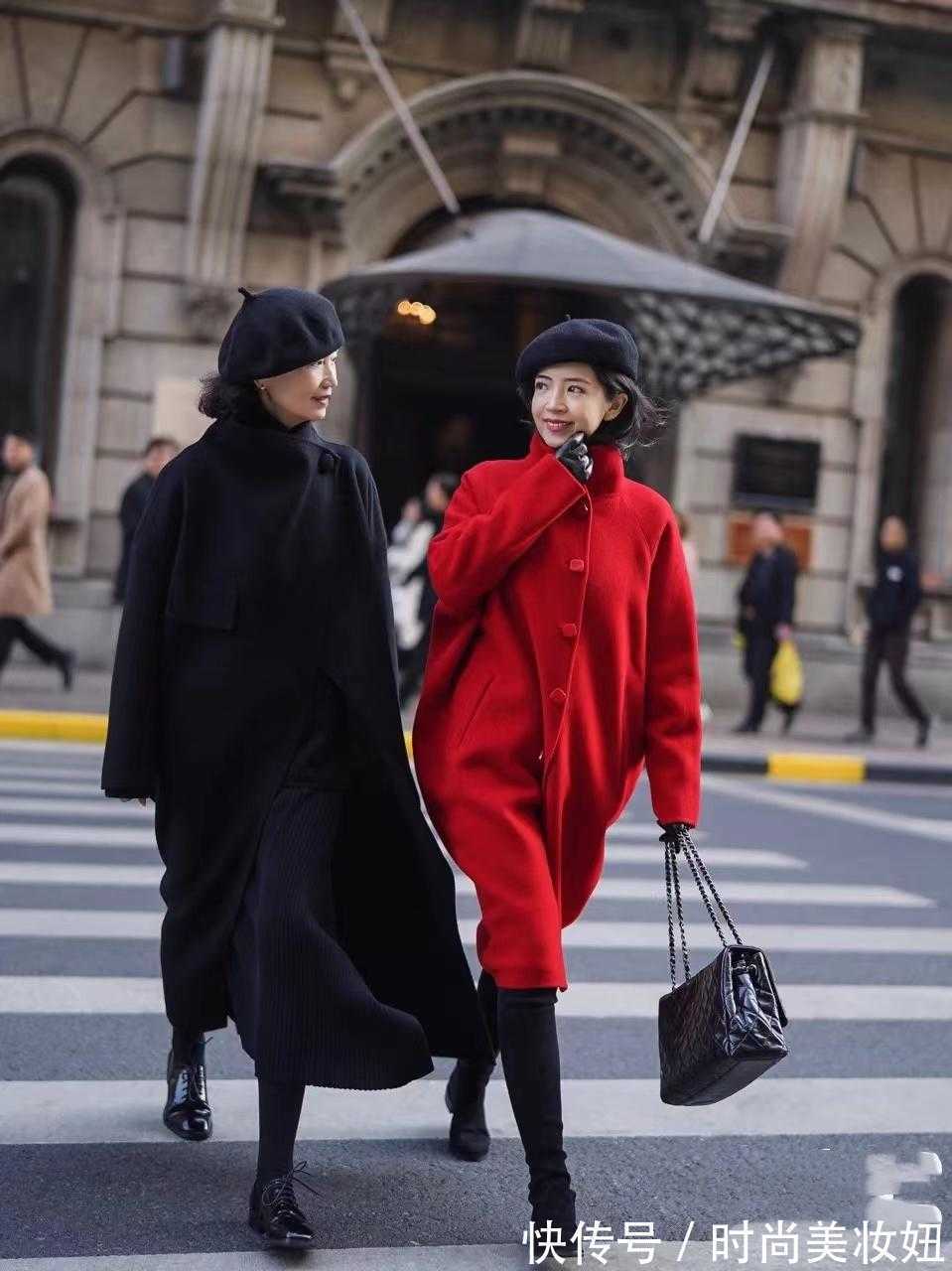 打底裤 五六十岁的女人,冬季可以多穿长大衣,优雅减龄还高级洋气