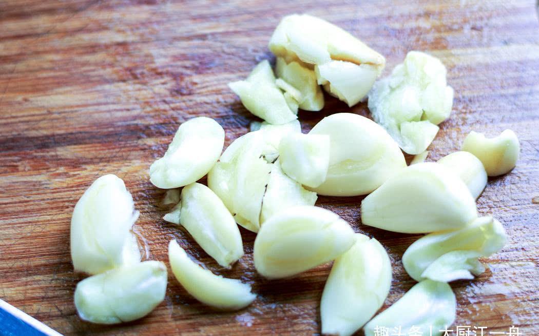 炒白菜时,最忌直接下锅炒!炒前记得多加这1步,白菜爽脆不出水