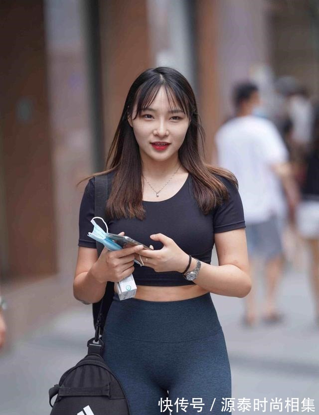 韵味 优美典雅的瑜伽裤装扮轻松做女神,穿出女性的成熟韵味,精致美丽!