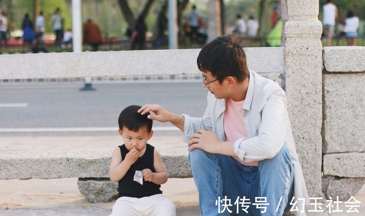 教育|“熊孩子”倒地撒泼惹围观,奶奶一句话立马乖乖爬起,家长都该学