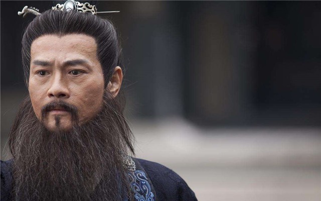 乞丐|杨家几代虎将为国捐躯,佘太君没被打垮,守灵看到一乞丐当场晕倒