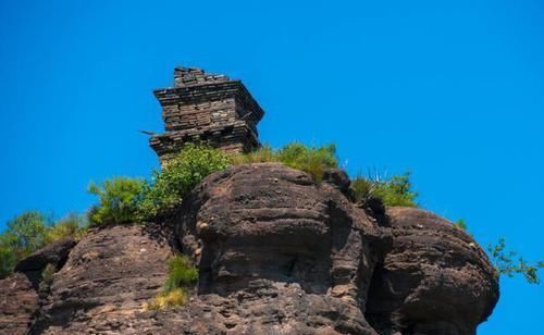 我国最“神奇”建筑，砖塔建于岩柱上千年不倒，至今都是未解之谜