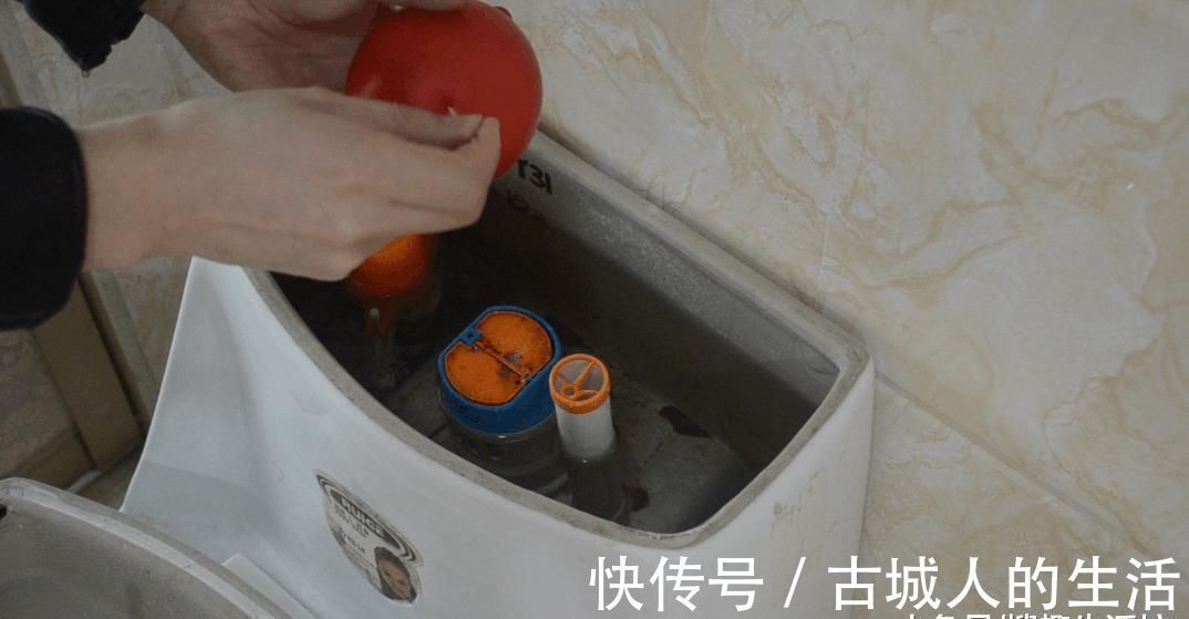 洁厕液|把气球放在马桶里面, 能解决家家户户都困扰的难题, 简直太实用了