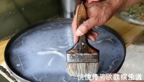 筋道|做凉皮太厚又开裂？大厨教你一招：掌握好比例跟配方，吃着还筋道