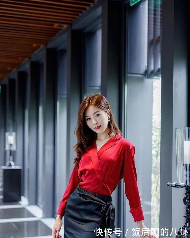 知性 衬衫搭配半身裙比连衣裙知性、比长裤有时尚感，知性优雅又可爱