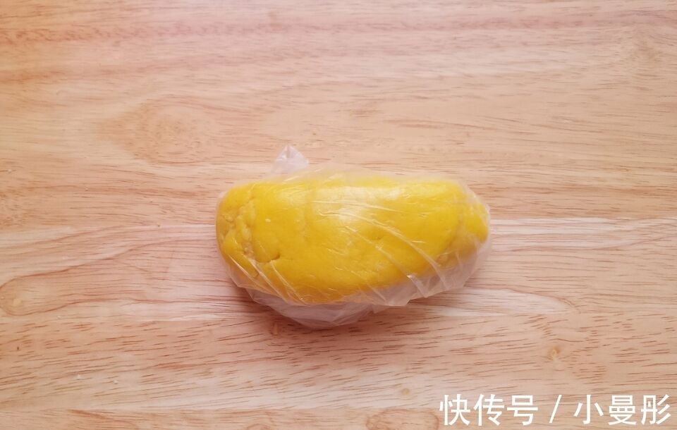 孩子|鸡蛋别再炒着吃了,做成小零食,酥香可口,孩子一口气能吃10个