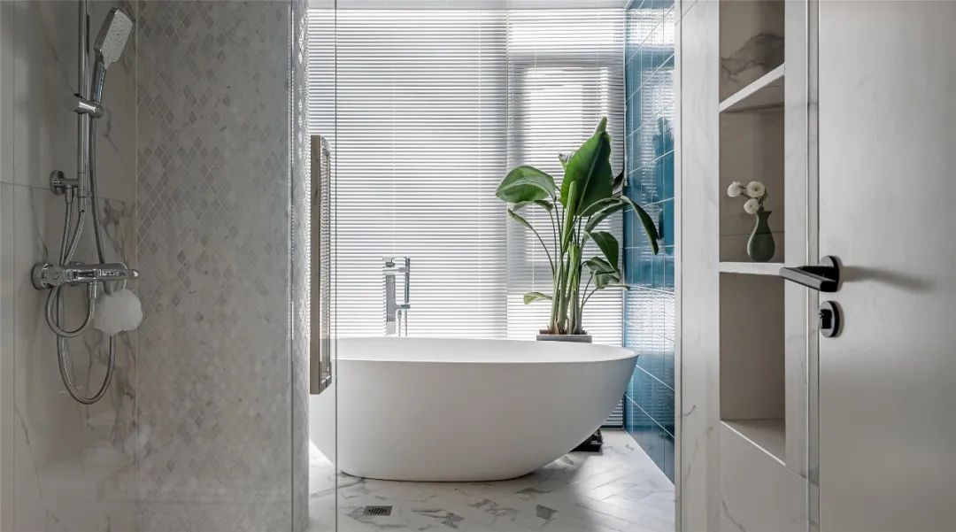 布置|210㎡简约大平层,淡雅温馨、绿植装饰,生活文艺舒适