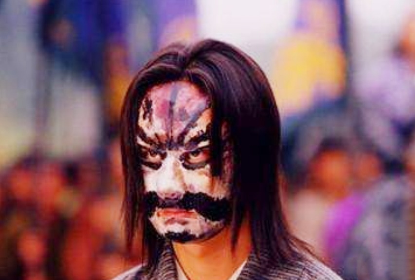 倚天!此人内力远胜乔峰,死后留下1套绝世武功,成就倚天3大顶级高手