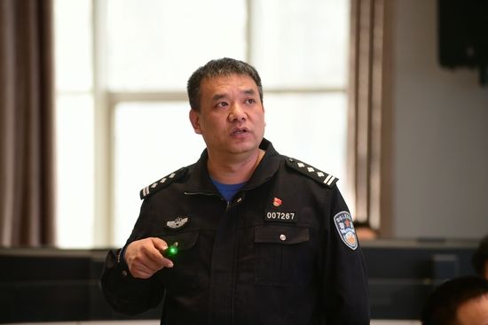 郝锐|郑州42岁民警郝锐不幸殉职——累倒在守护群众“钱袋子”路上的“反诈先锋”