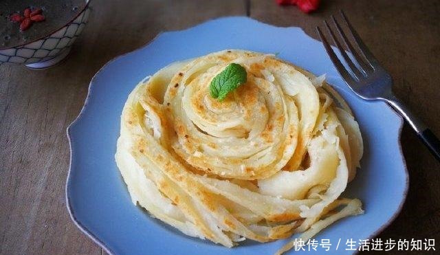 手抓饼就服这种做法,简单易学层次超多,外酥里软,满口香!