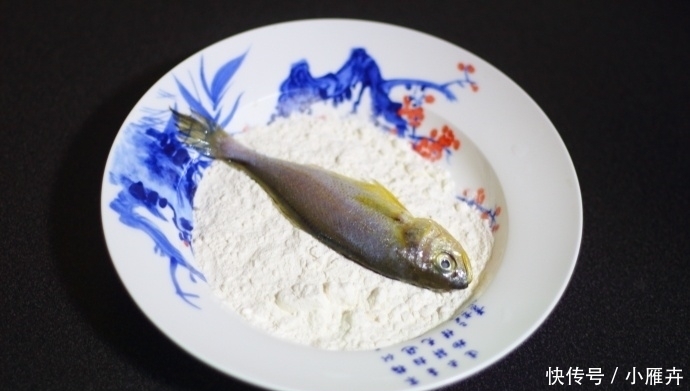 天冷了给家人炖一锅小黄鱼炖豆腐，鱼肉鲜嫩，风味独特，常吃补钙