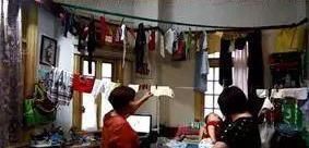 客厅|一家四口住豪华别墅,却只能睡客厅打地铺,设计师爆改15㎡变6房