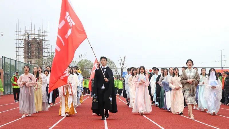 学校|努力做一个“学生爱戴家长尊重学校认可”的教师