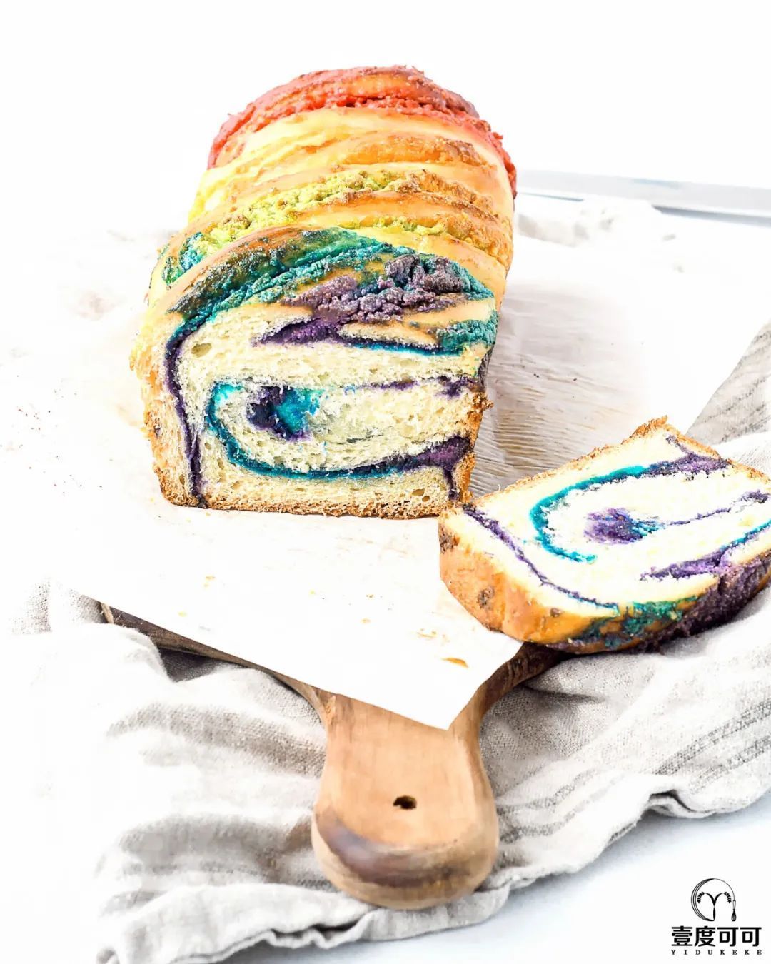 一款香草味的彩虹巴布卡,搭配榛子和白巧克力的美味组合!
