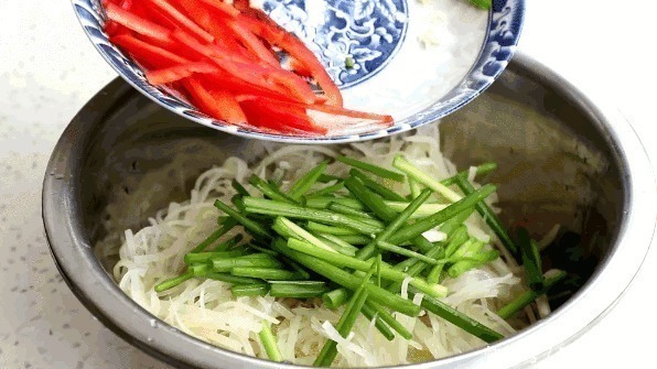 凉拌土豆丝,先焯水就错了,记住这4个步骤,简单开胃,脆嫩爽口