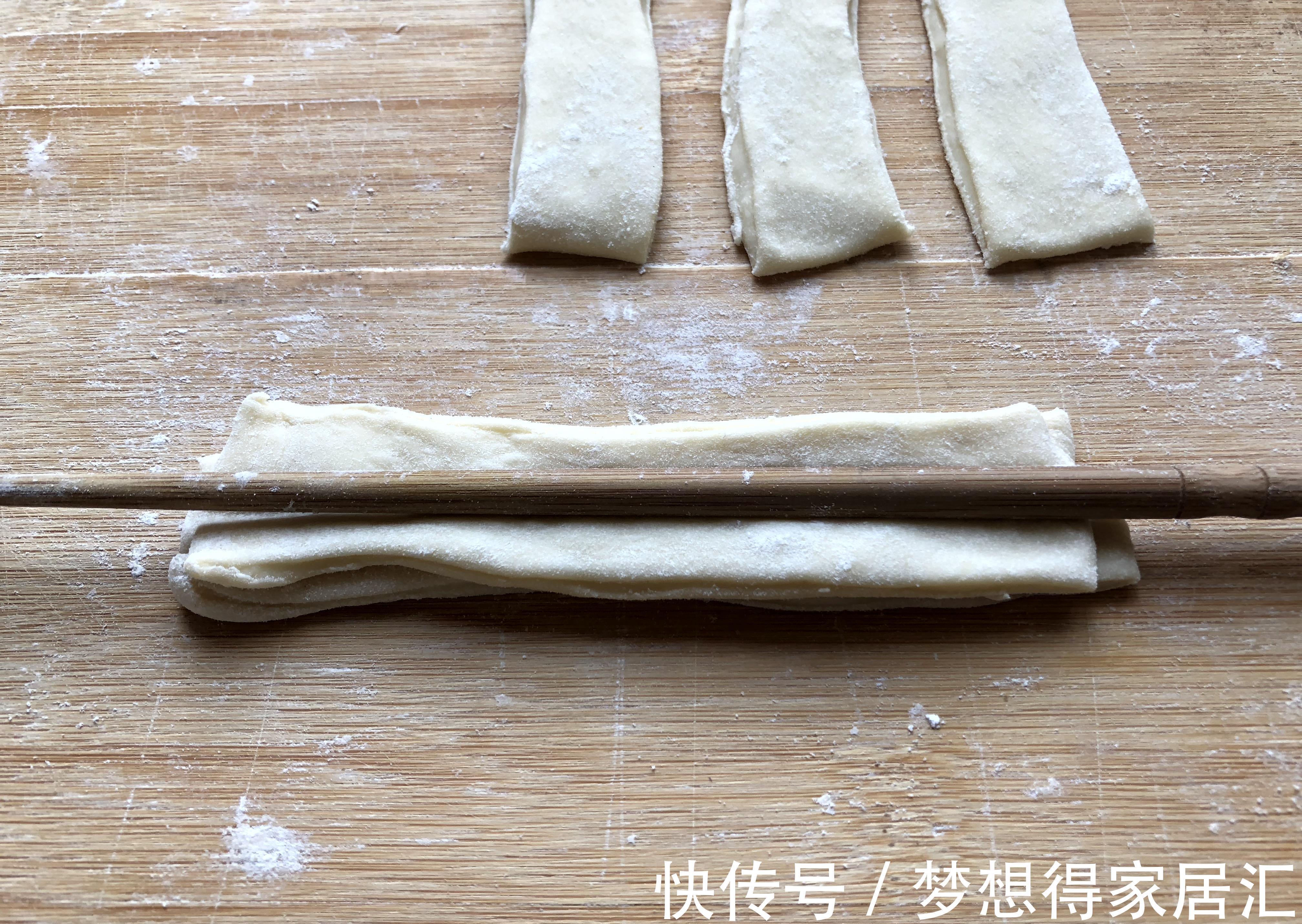 面团|1碗面粉1个鸡蛋，教你做在家做油条，卫生还健康