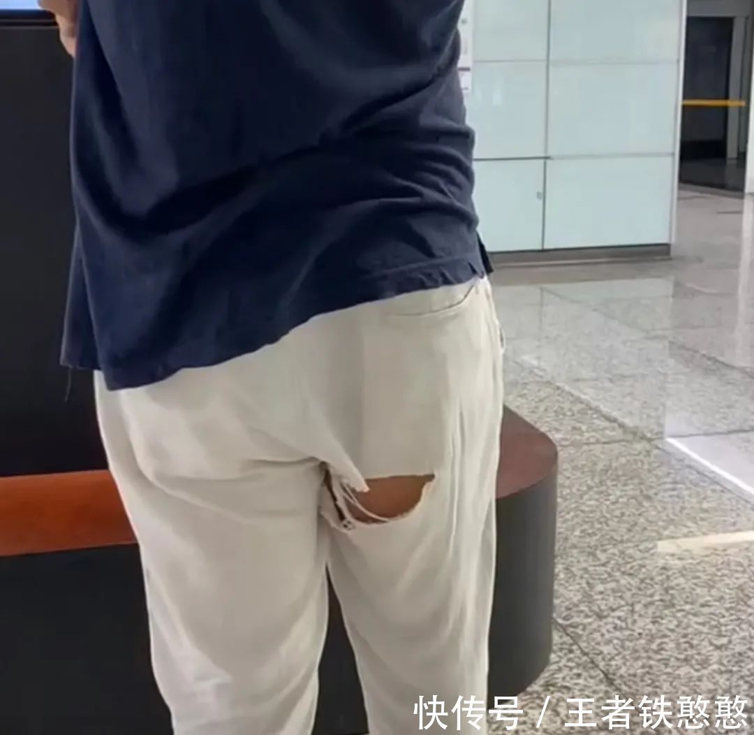 |搞笑图片:三人行,必有一狗