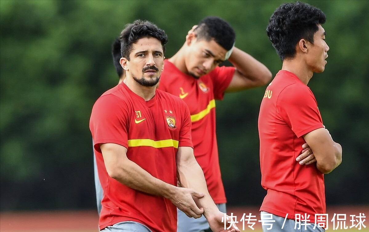 中国足球|患难见真情!韦世豪深夜发文感动球迷,广州队的归化脸红吗?