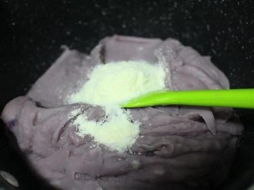  5分钟就能炒好的芋泥馅，拿芋泥来做面包馅或者泡牛奶喝，都好吃