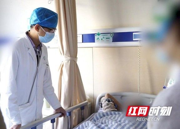 手术治疗|老人确诊肺癌5年成“抗癌模范” 专业治疗与好心态才是良药