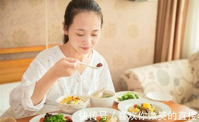 亲人们|5年前因吃奶太用力，被妈妈刮成“花脸猫”的宝宝，如今怎么样了