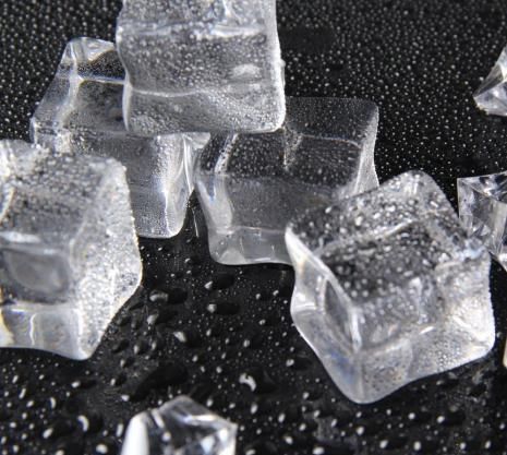 麦当劳|同样是冻冰块,为何自己冻的是白色,麦当劳是透明的看完长知识