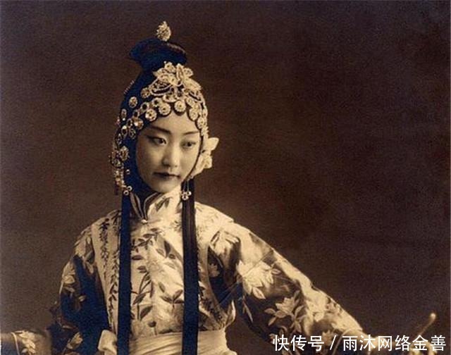 她一辈子不结婚不工作,不谈恋爱,活到90岁,身后荒凉任人评说