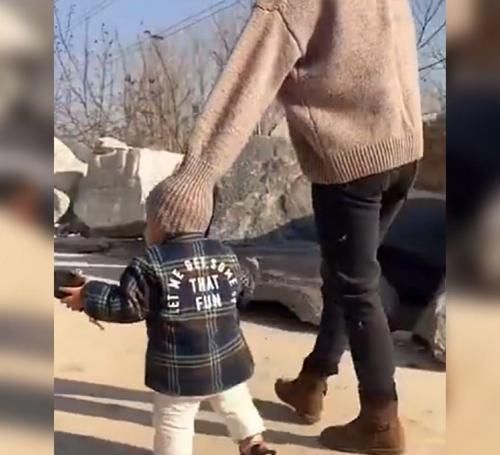 萌娃因拥有了一顶“新帽子”火了，网友：这位宝妈也太有才了吧！